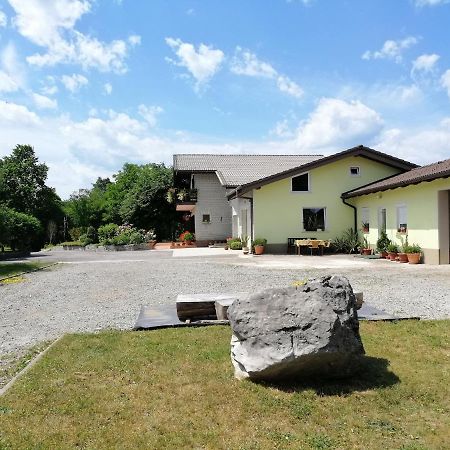 Deno Podgrad (Notranjska) Exterior foto