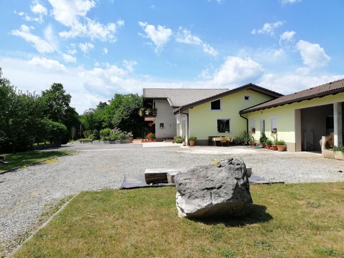 Deno Podgrad (Notranjska) Exterior foto