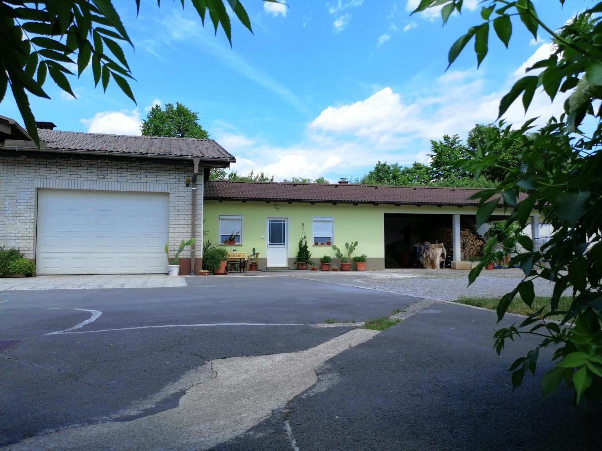 Deno Podgrad (Notranjska) Exterior foto